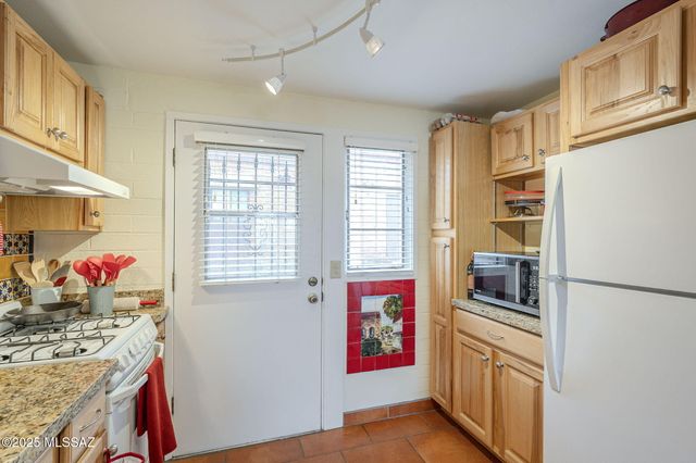 392 S Paseo Madera Unit D, Green Valley, AZ 85614