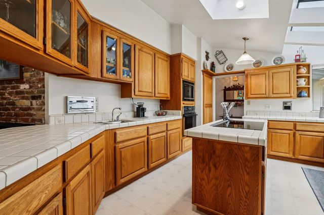 4216 Corona Way, Sacramento, CA 95864