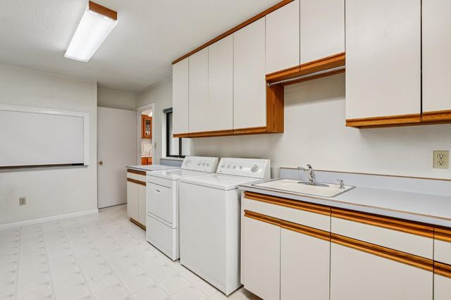 4216 Corona Way, Sacramento, CA 95864