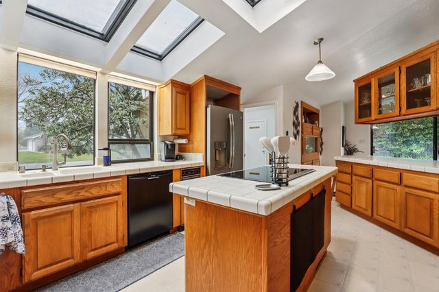 4216 Corona Way, Sacramento, CA 95864