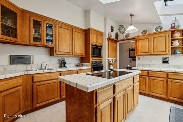 4216 Corona Way, Sacramento, CA 95864