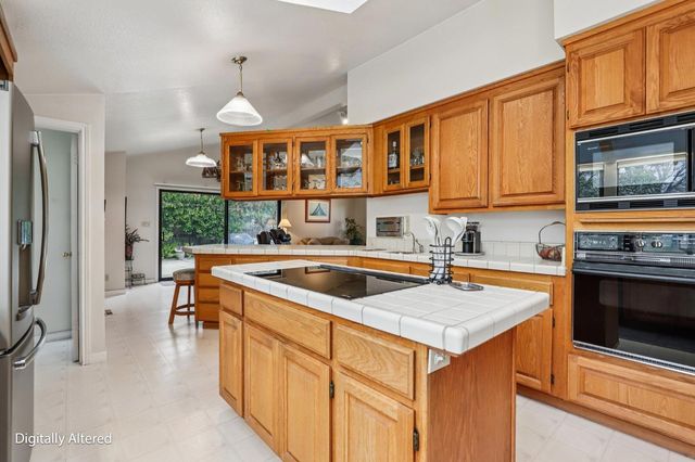 4216 Corona Way, Sacramento, CA 95864