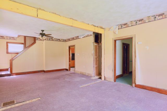 2165 Tent Road NE, Lancaster, OH 43130