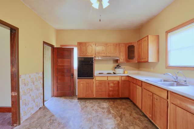2165 Tent Road NE, Lancaster, OH 43130