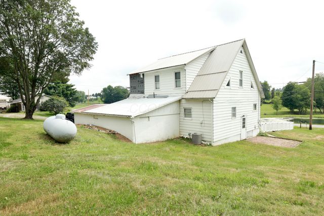 2165 Tent Road NE, Lancaster, OH 43130