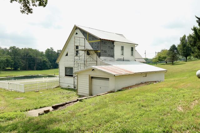 2165 Tent Road NE, Lancaster, OH 43130