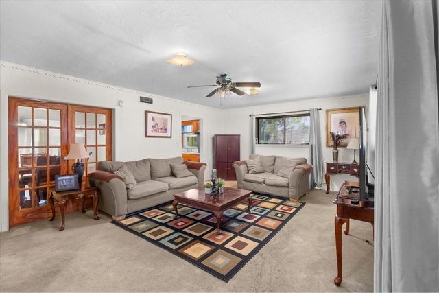 104 Avenue E, Highlands, TX 77562