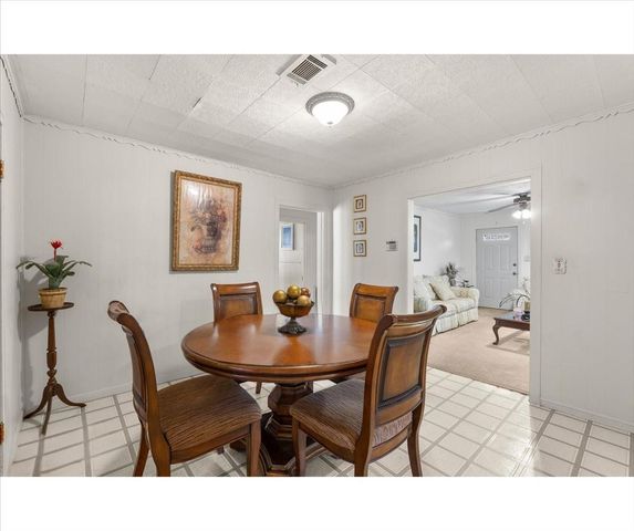 104 Avenue E, Highlands, TX 77562