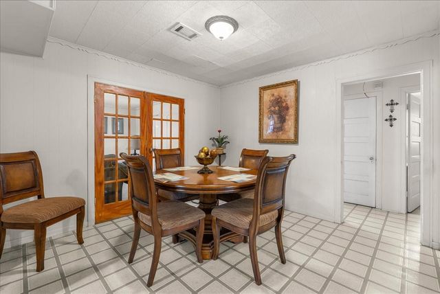 104 Avenue E, Highlands, TX 77562