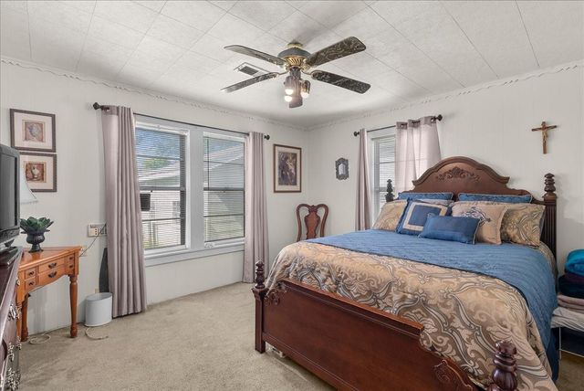 104 Avenue E, Highlands, TX 77562