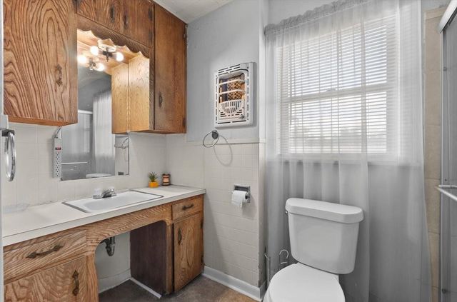 104 Avenue E, Highlands, TX 77562