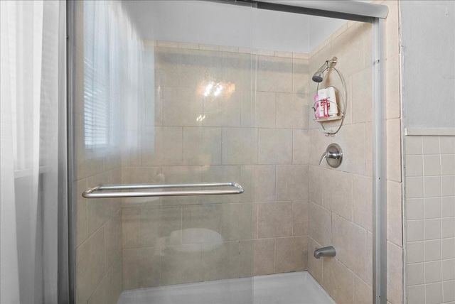 104 Avenue E, Highlands, TX 77562