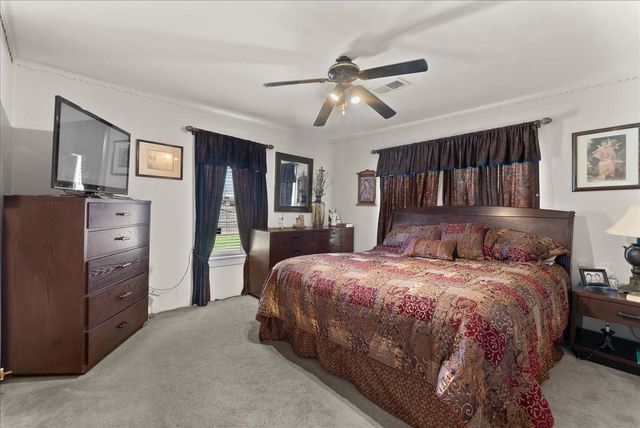 104 Avenue E, Highlands, TX 77562