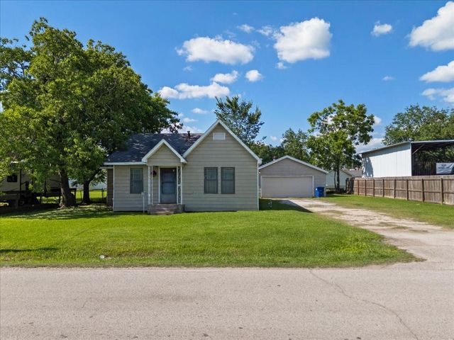 104 Avenue E, Highlands, TX 77562