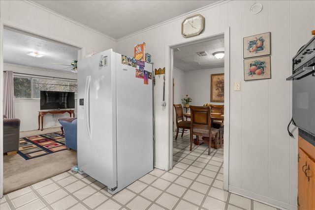 104 Avenue E, Highlands, TX 77562