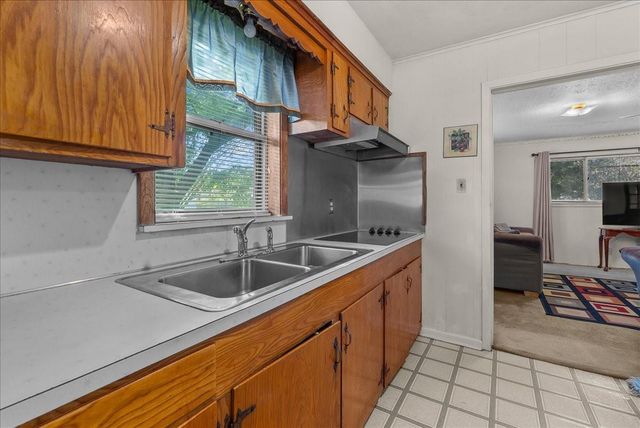 104 Avenue E, Highlands, TX 77562