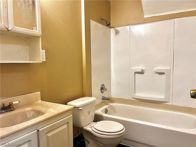 10911 Hulda Avenue, Cleveland, OH 44104