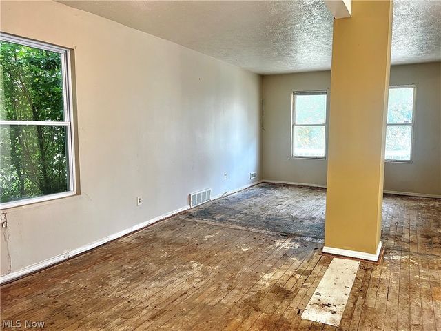 10911 Hulda Avenue, Cleveland, OH 44104