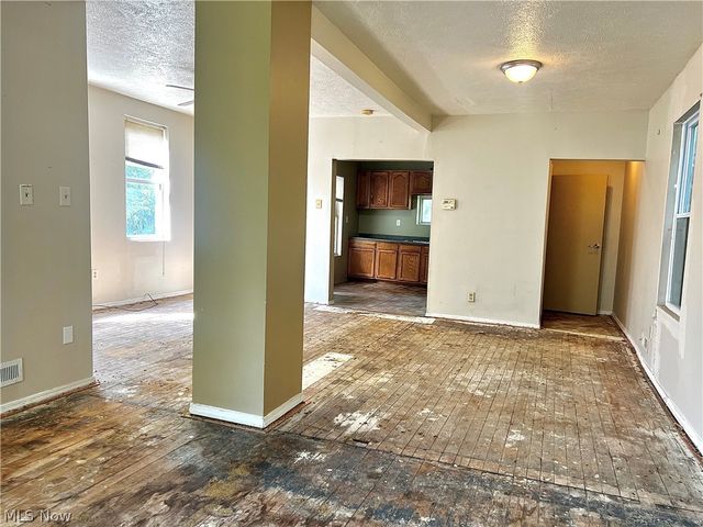 10911 Hulda Avenue, Cleveland, OH 44104