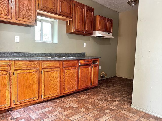 10911 Hulda Avenue, Cleveland, OH 44104