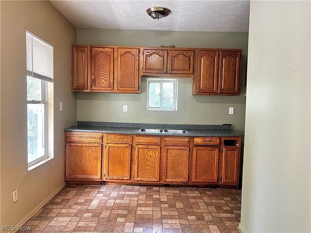 10911 Hulda Avenue, Cleveland, OH 44104