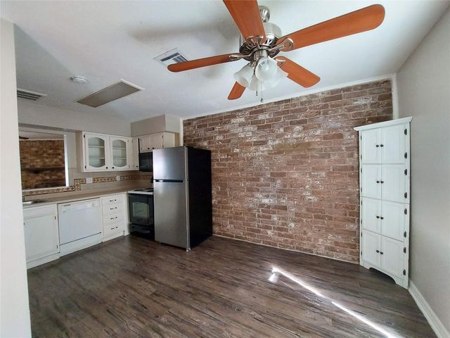 3878 Laura Leigh Drive, Friendswood, TX 77546