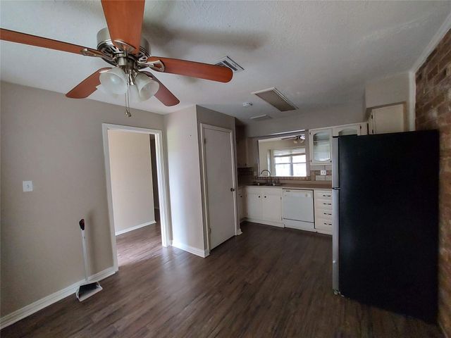 3878 Laura Leigh Drive, Friendswood, TX 77546