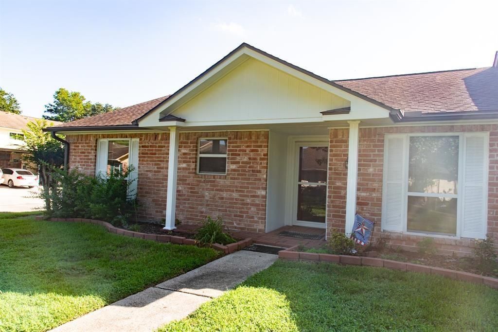 3878 Laura Leigh Drive, Friendswood, TX 77546