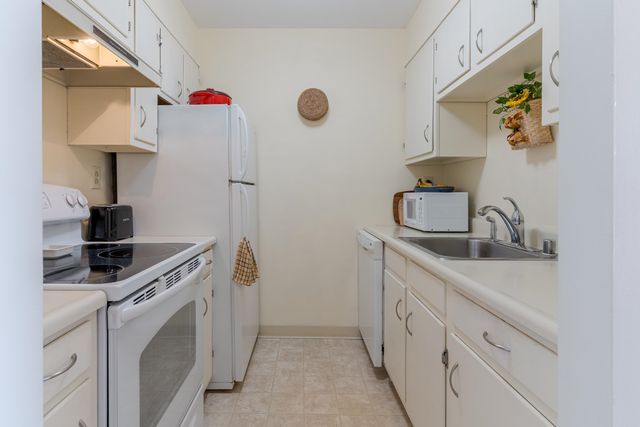 148 Breakwater Dr Unit 804, South Portland, ME 04106