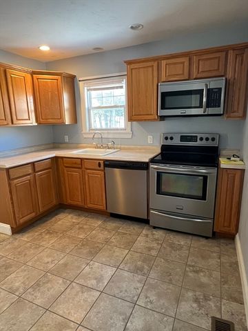 50 Boeske 1, Maynard, MA 01754