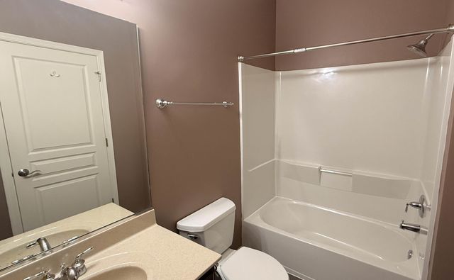 2250 Aurora Drive 24, Pingree Grove, IL 60140