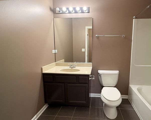 2250 Aurora Drive 24, Pingree Grove, IL 60140