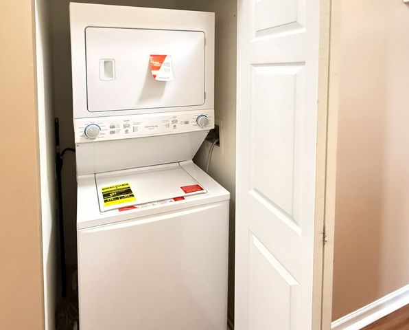 2250 Aurora Drive 24, Pingree Grove, IL 60140