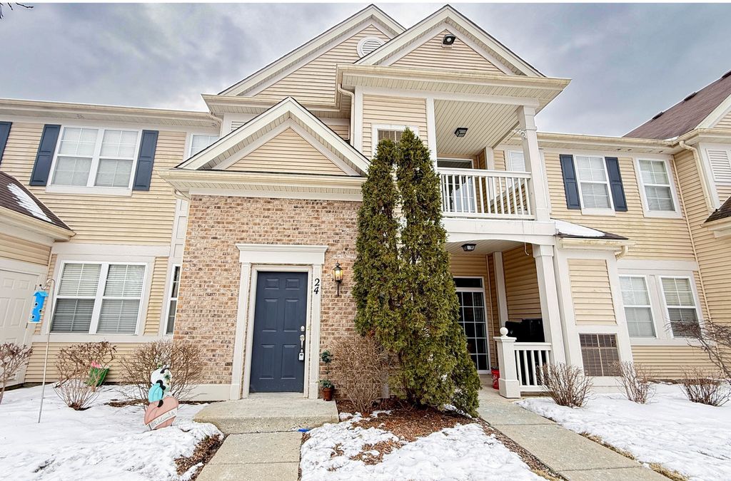 2250 Aurora Drive 24, Pingree Grove, IL 60140