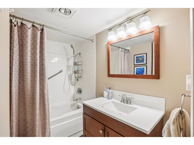 6665 W BURNSIDE St 447, Portland, OR 97210