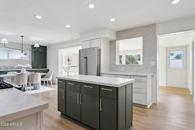 7827 E MORELAND Street, Scottsdale, AZ 85257
