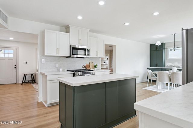 7827 E MORELAND Street, Scottsdale, AZ 85257
