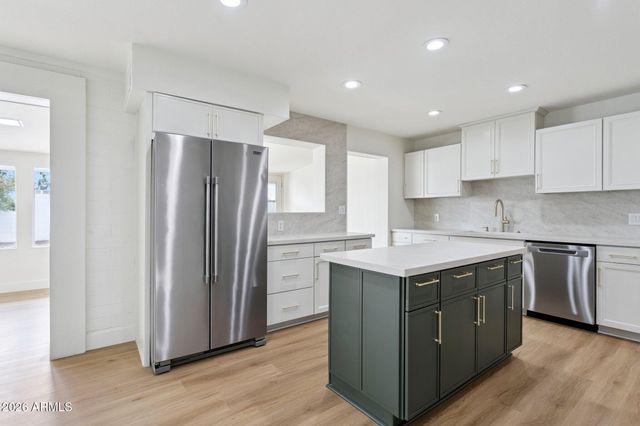 7827 E MORELAND Street, Scottsdale, AZ 85257