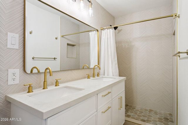 7827 E MORELAND Street, Scottsdale, AZ 85257