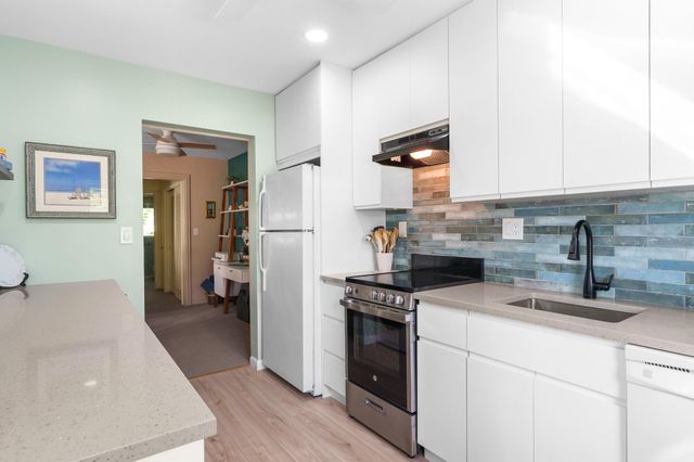 561 Bayshore Drive 7, Fort Lauderdale, FL 33304