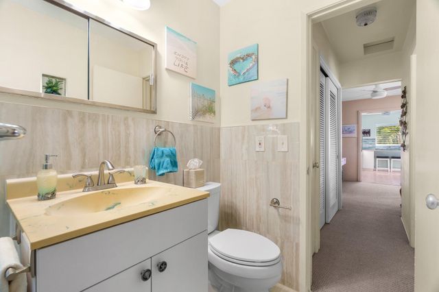 561 Bayshore Drive 7, Fort Lauderdale, FL 33304