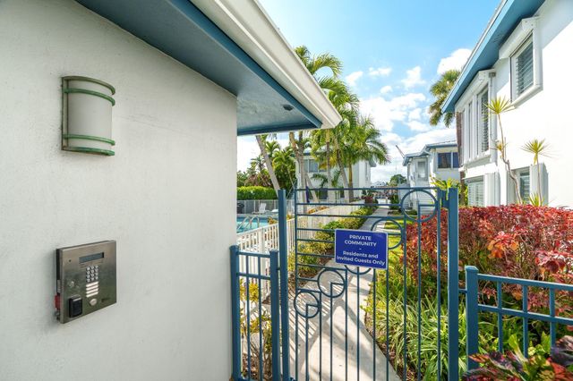 561 Bayshore Drive 7, Fort Lauderdale, FL 33304