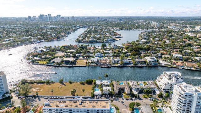 561 Bayshore Drive 7, Fort Lauderdale, FL 33304