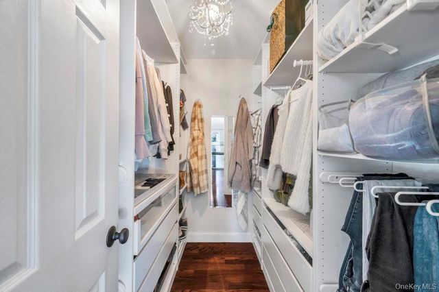 14 W Chestnut Street, Farmingdale, NY 11735