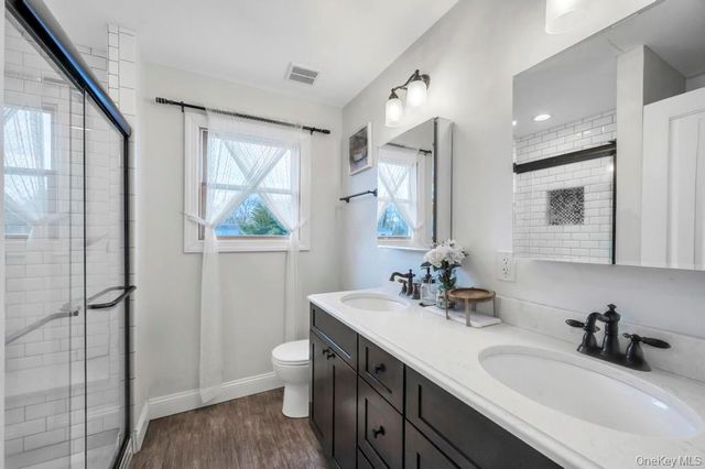 14 W Chestnut Street, Farmingdale, NY 11735