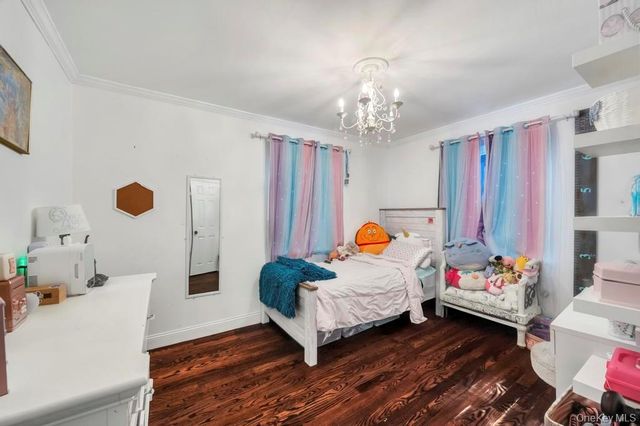 14 W Chestnut Street, Farmingdale, NY 11735