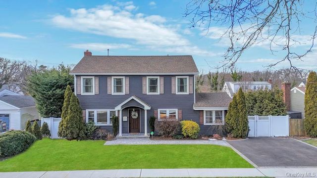 14 W Chestnut Street, Farmingdale, NY 11735