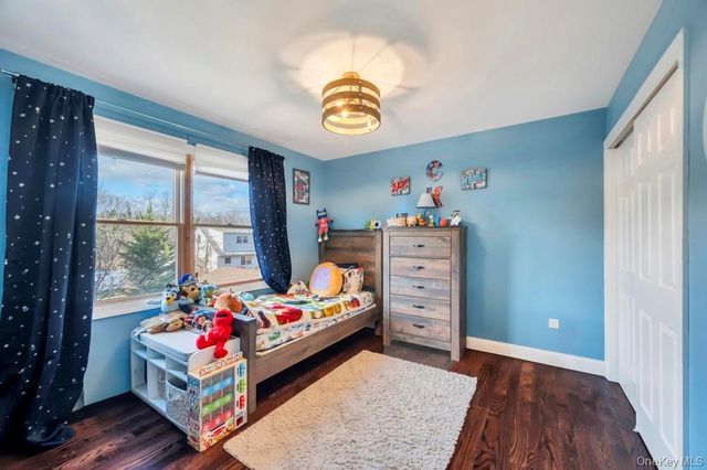 14 W Chestnut Street, Farmingdale, NY 11735