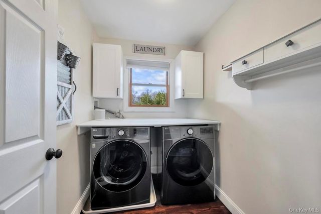 14 W Chestnut Street, Farmingdale, NY 11735