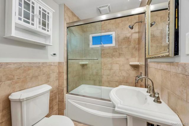 14 W Chestnut Street, Farmingdale, NY 11735